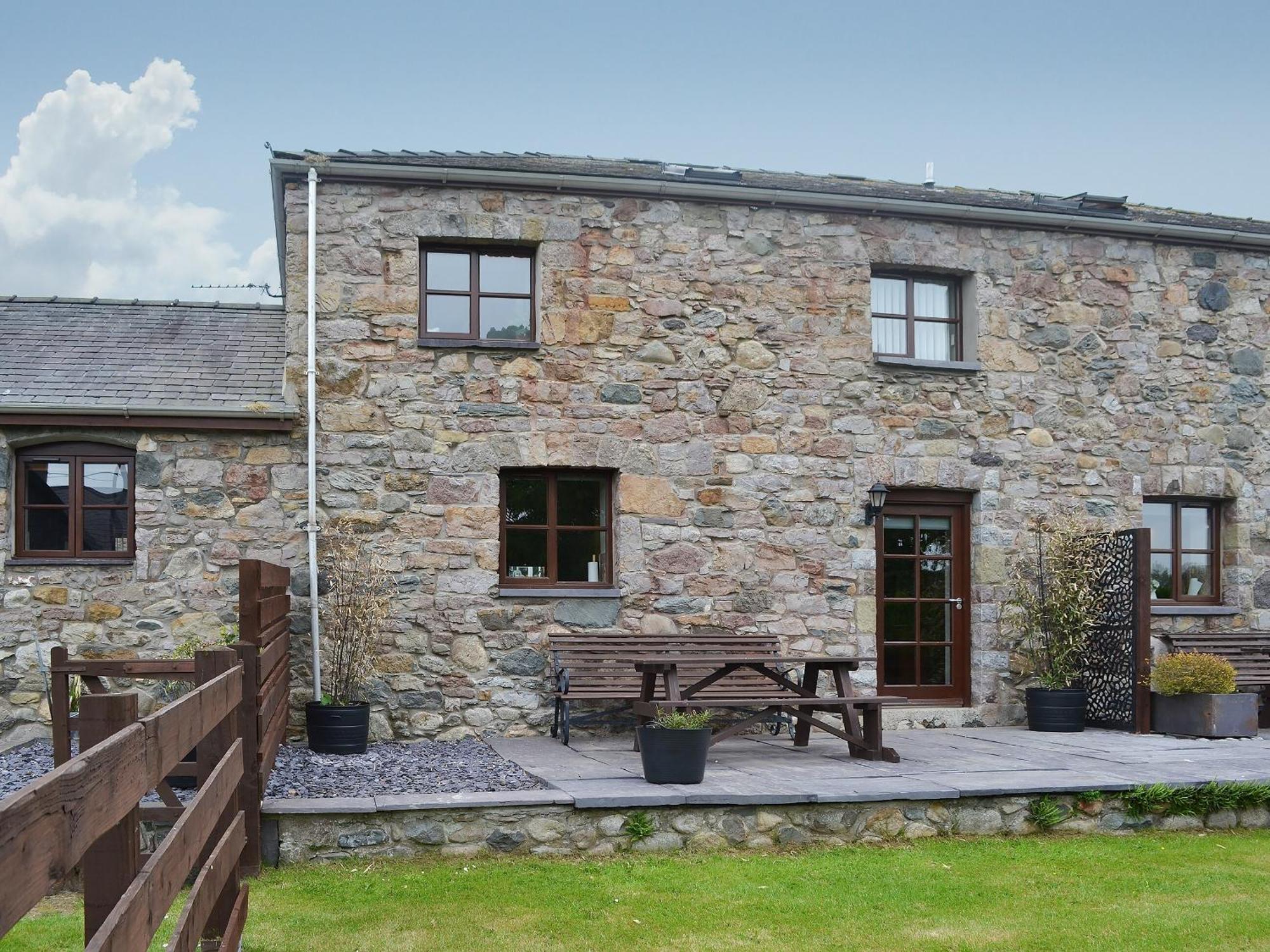 Llofft Yr Yd - 16984 Villa Brynsiencyn ภายนอก รูปภาพ